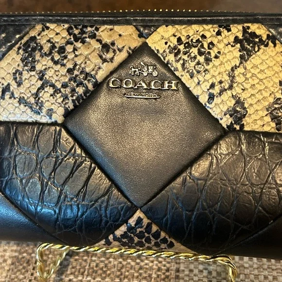Coach 90’s Black Patchwork Full Zip Wallet - Picture 2 of 6